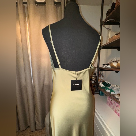 Satin dress - Picture 3 of 16